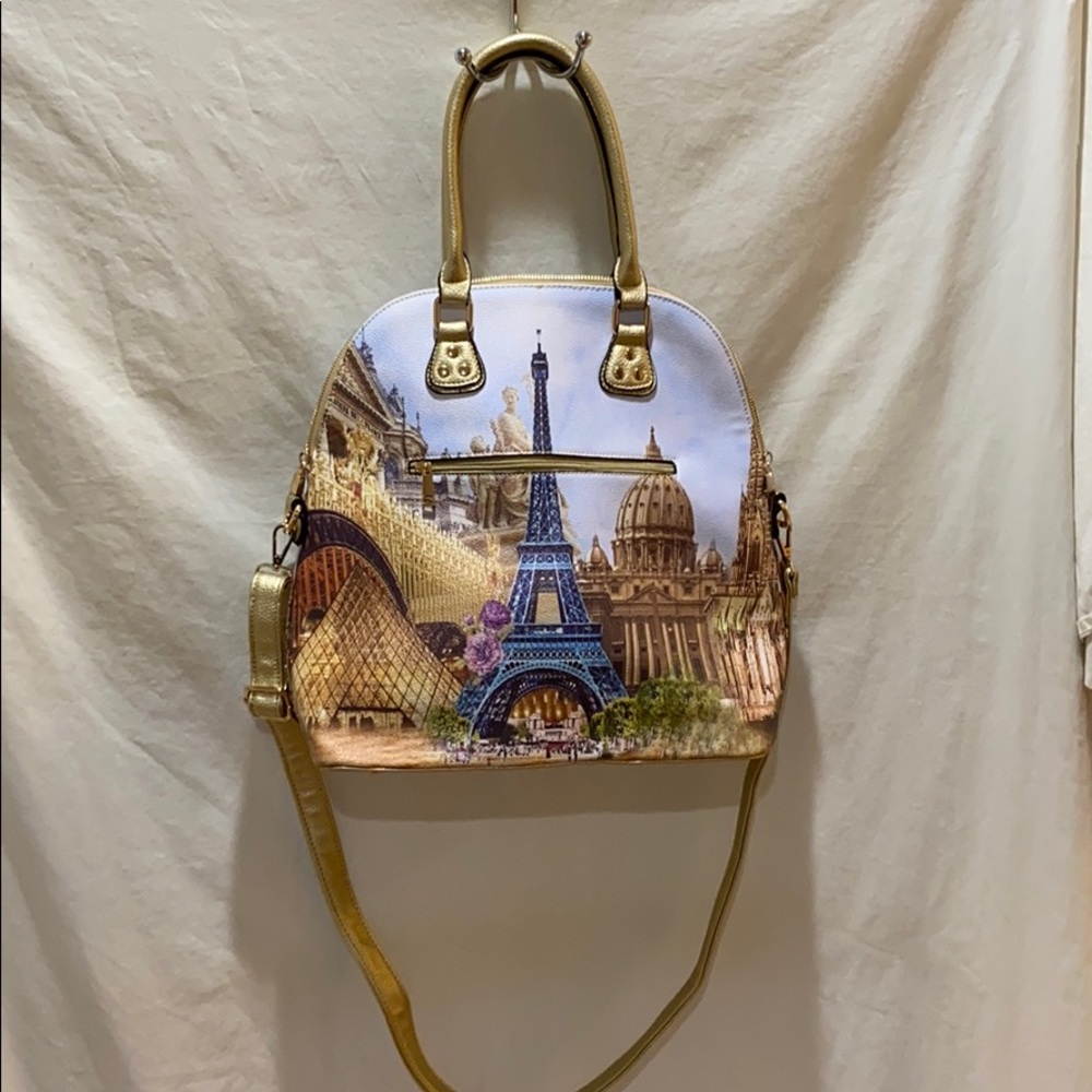 Beautiful Handbag w/adjustable shoulder strap, New